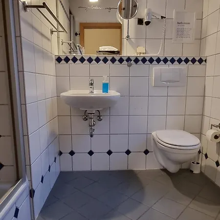 Luxus - 7 Personen 5 Baeder, 5 Schlafzimmer, Kueche, Parkplatz, Ruhig *