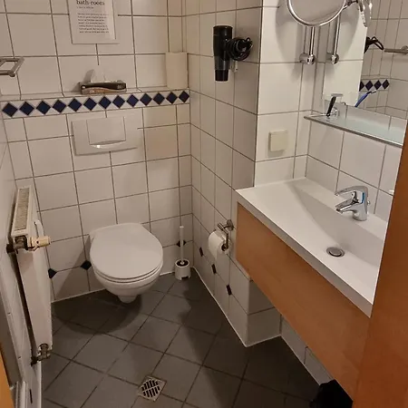 Luxus - 7 Personen 5 Baeder, 5 Schlafzimmer, Kueche, Parkplatz, Ruhig * Meine