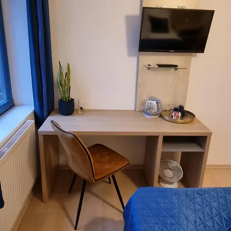Luxus - 7 Personen 5 Baeder, 5 Schlafzimmer, Kueche, Parkplatz, Ruhig