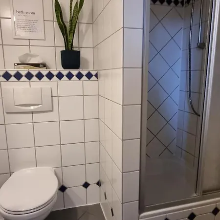 Luxus - 7 Personen 5 Baeder, 5 Schlafzimmer, Kueche, Parkplatz, Ruhig *