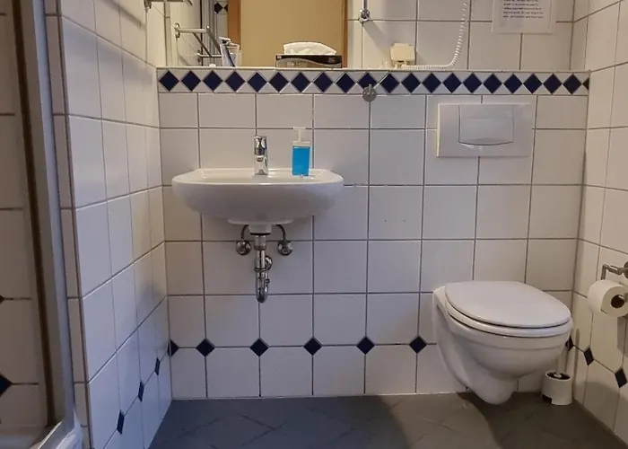 Luxus - 7 Personen 5 Baeder, 5 Schlafzimmer, Kueche, Parkplatz, Ruhig *
