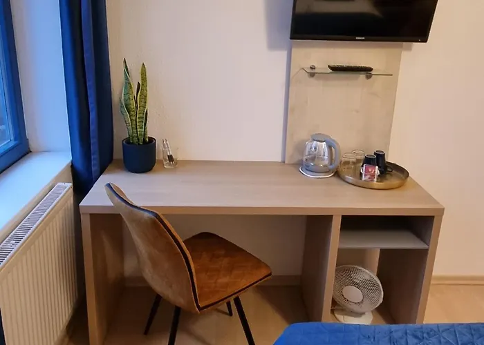Luxus - 7 Personen 5 Baeder, 5 Schlafzimmer, Kueche, Parkplatz, Ruhig