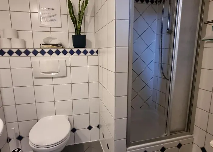 Luxus - 7 Personen 5 Baeder, 5 Schlafzimmer, Kueche, Parkplatz, Ruhig *